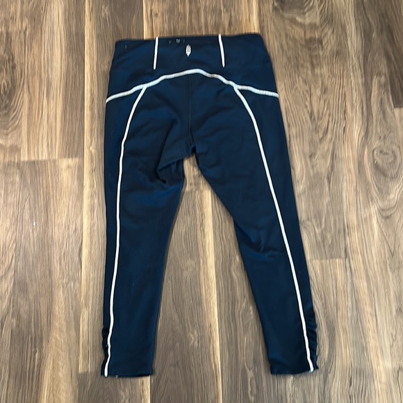 Free People FP Movement you’re a peach leggings - size Large navy and white - Picture 4 of 6